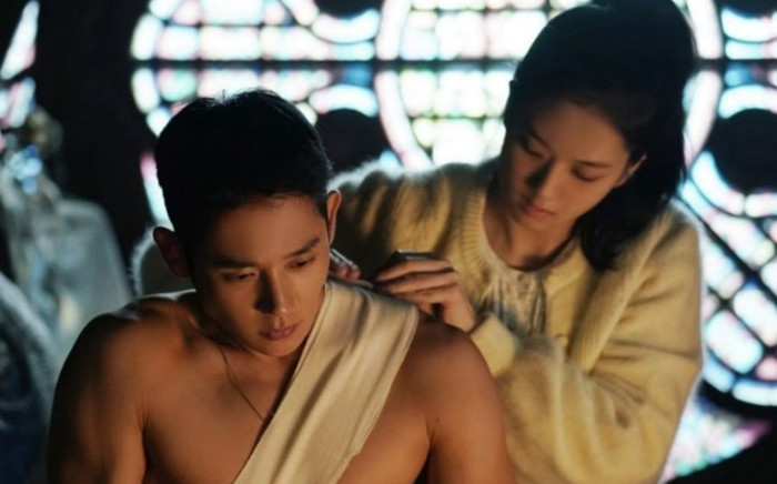 Jung Hae In bất ngờ bị thương trong 'Snowdrop', Jisoo liều mạng bảo vệ trai đẹp Ảnh 2