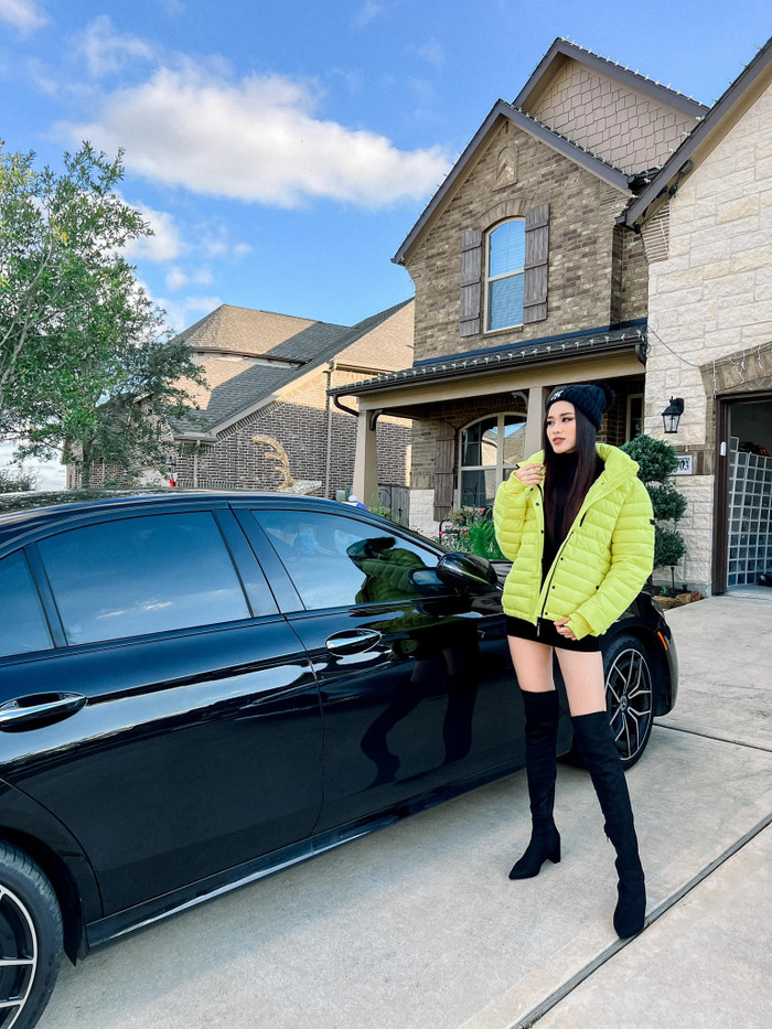 Mặc đồ cá tính, trang điểm mắt khói, Đỗ Thị Hà có thần thái hấp dẫn, mới mẻ hơn hẳn.