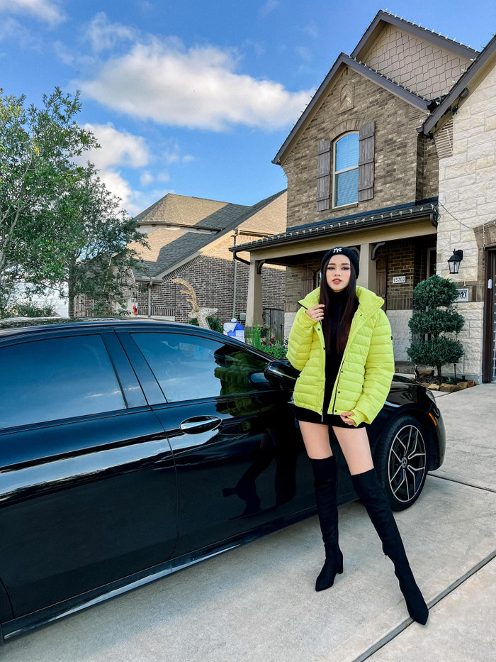 Đỗ Thị Hà mặc đồ mượn, hình ảnh cá tính khác lạ của cô được nhiều người khen ngợi.