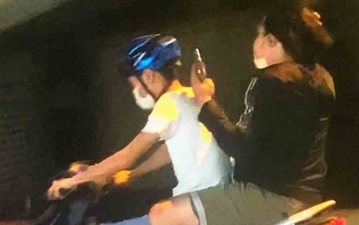 Nổ súng 'dằn mặt' tại quán nhậu, 2 thanh niên bị người dân truy đuổi phải chạy vào đồn công an Ảnh 2