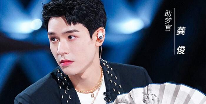 6 nam thần Cbiz 'đọ' khí chất vương giả khi đội vương miện: Cung Tuấn 'lấn át' Tiêu Chiến, Vương Nhất Bác Ảnh 21