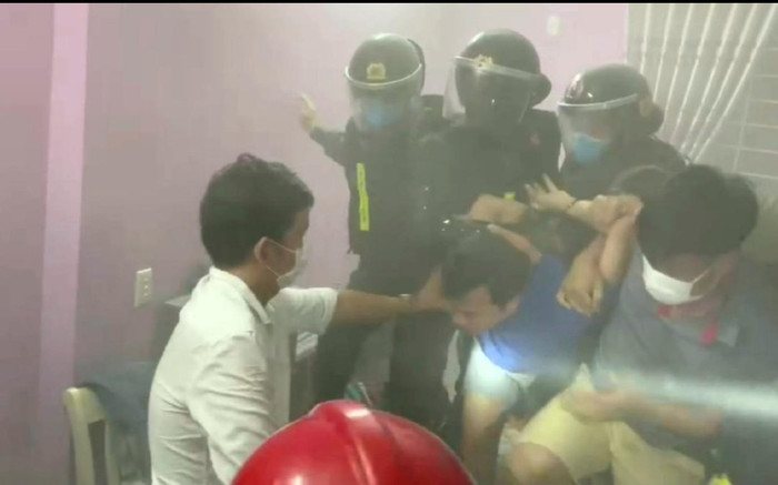 Xin gia đình 350 triệu không được, thanh niên ngáo đá ôm bình xăng dọa đốt nhà tự thiêu Ảnh 2