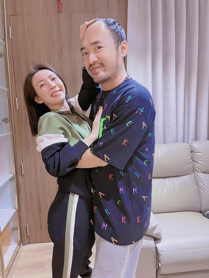 Tiến Luật 'đu trend' đầy tình cảm bên vợ, nhưng biểu cảm của Thu Trang lại thờ ơ thế này? Ảnh 8