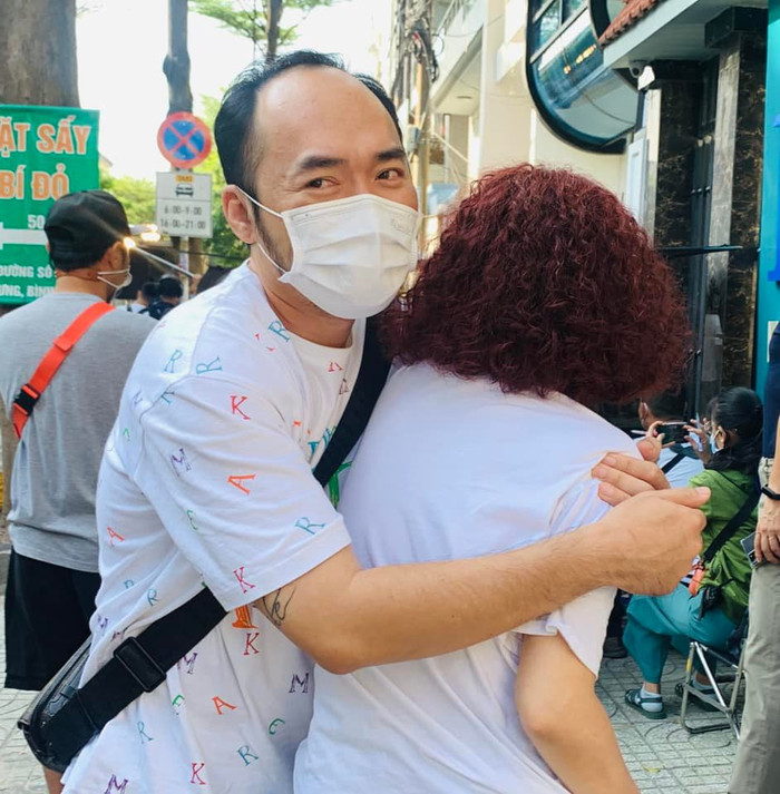 Tiến Luật 'đu trend' đầy tình cảm bên vợ, nhưng biểu cảm của Thu Trang lại thờ ơ thế này? Ảnh 6