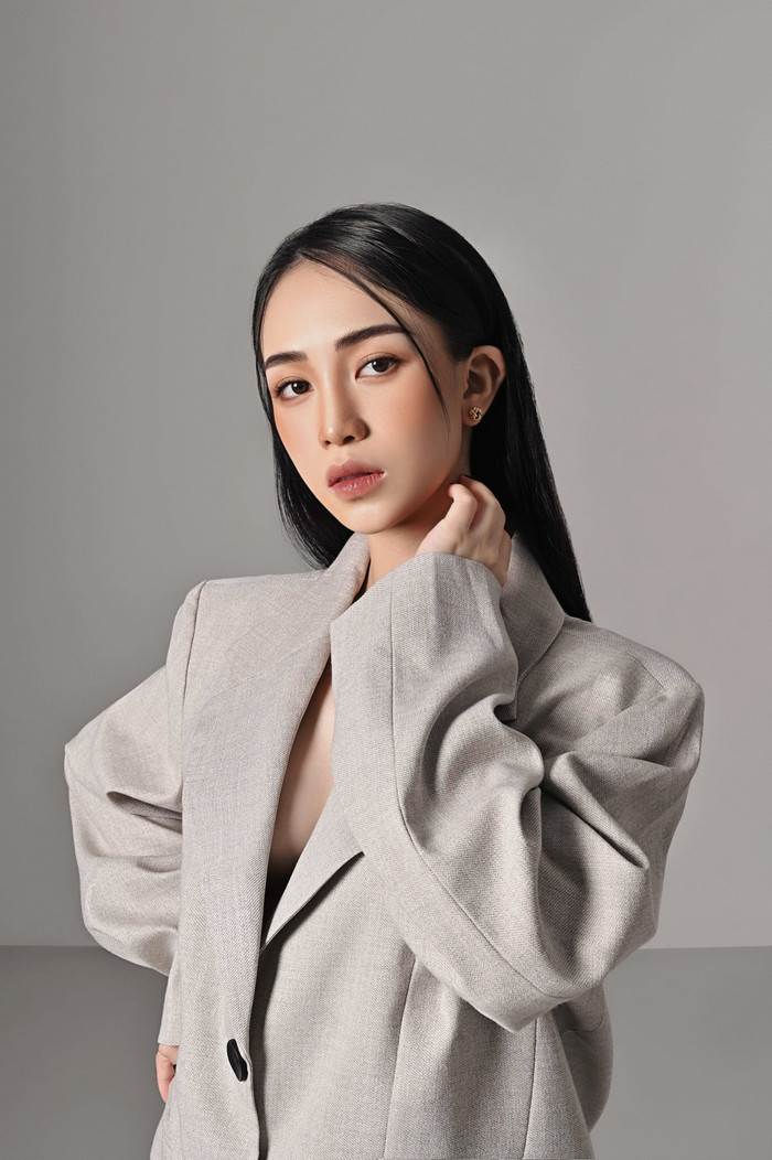 Nhan sắc xinh đẹp cùng vóc dáng quyến rũ, nóng bỏng của bà mẹ trẻ nhận được vô số lời khen ngợi. 