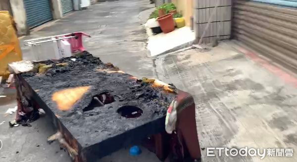 Hiện trường tan hoang sau vụ phóng hỏa. 