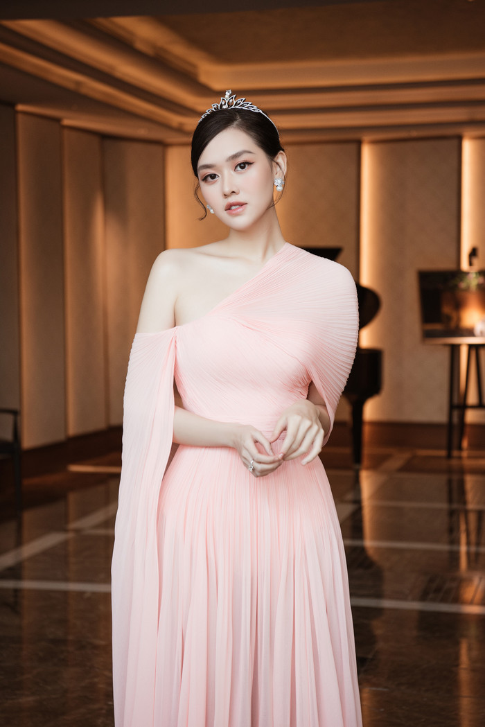 Người đẹp được nhiều người ngưỡng mộ bởi vẻ đẹp ngọt ngào, tài năng và sự viên mãn trong cuộc sống.&nbsp;