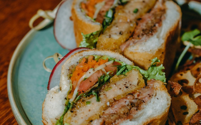 Loạt bánh mì có giá cao ngất ở Sài Gòn, đắt nhất lên đến 2 triệu đồng Ảnh 2