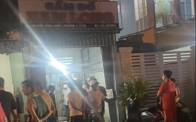 Thanh niên khống chế 2 mẹ con chủ tiệm cầm đồ, cố thủ hơn 1 giờ đồng hồ khi bị vây bắt Ảnh 2