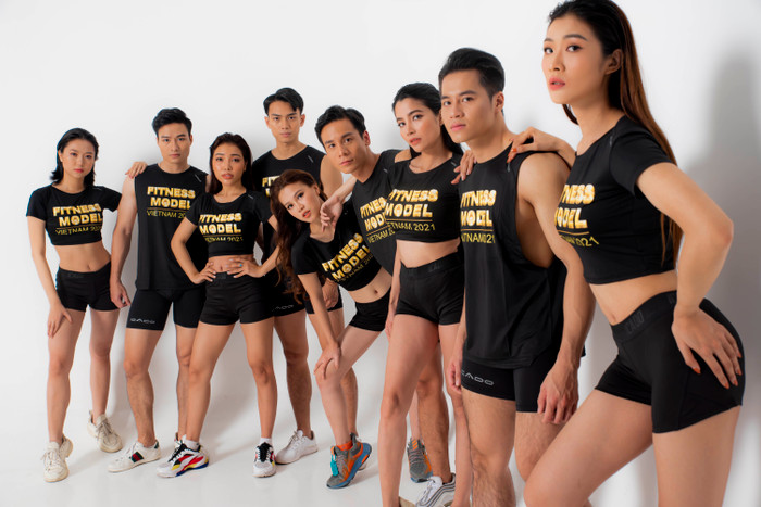 Dàn Nam vương mặc áo mỏng tang đọ body bỏng mắt Ảnh 4