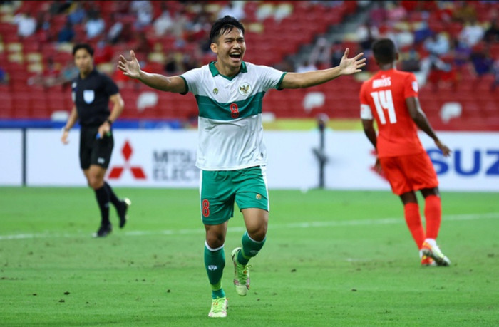 Witan Sulaeman sút chéo góc mở tỷ số cho Indonesia ở phút 28. Ảnh: Getty Images.