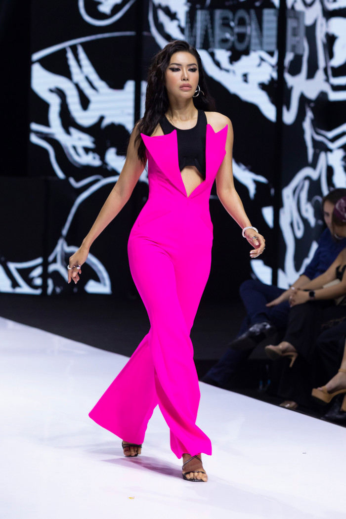 Bị tố 'lơ đẹp' Minh Tú khi chào kết show, NTK Nguyễn Tiến Truyển chính thức lên tiếng Ảnh 17