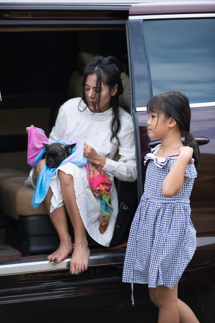 Nữ diễn viên tơi tả sau khi cứu bé cún.