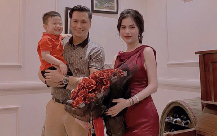 Sự tương tác của Việt Anh và vợ cũ khiến ai nấy đọc xong cũng thích thú vì có vẻ sau những hiểu lầm, cả hai lại thân thiết hơn và có thể thoải mái trao đổi trêu nhau chuyện tình cảm.