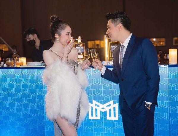 Quỳnh Nga và Việt Anh thường xuyên vướng vào tin đồn hẹn hò, dù nhiều lần lên tiếng phủ nhận nhưng fan đều tích cực 'đẩy thuyền'.