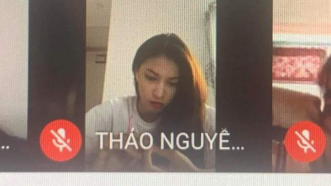 Ngọc Thảo đi sự kiện vẫn tranh thủ học online, đúng chuẩn nàng hậu chăm chỉ Ảnh 7