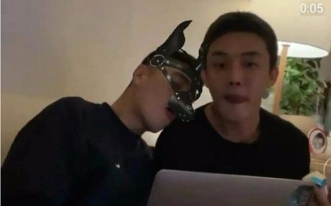 Profile 'bạn trai tin đồn' của Yoo Ah In: Tốt nghiệp trường danh giá, gương mặt điển trai Ảnh 2