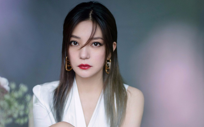 Sau thời gian bị 'phong sát', Triệu Vy bắt đầu xuất hiện trước công chúng Ảnh 2