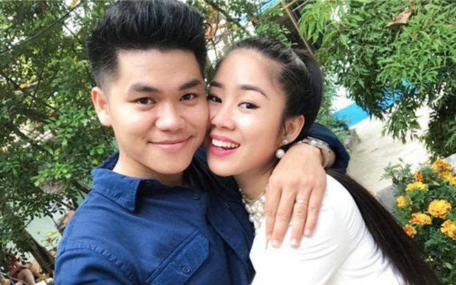 Đăng ảnh cổ vũ bóng đá, nhưng Lê Phương lại làm netizen 'gato' với màn 'thả thính' cực ngọt với chồng trẻ Ảnh 2