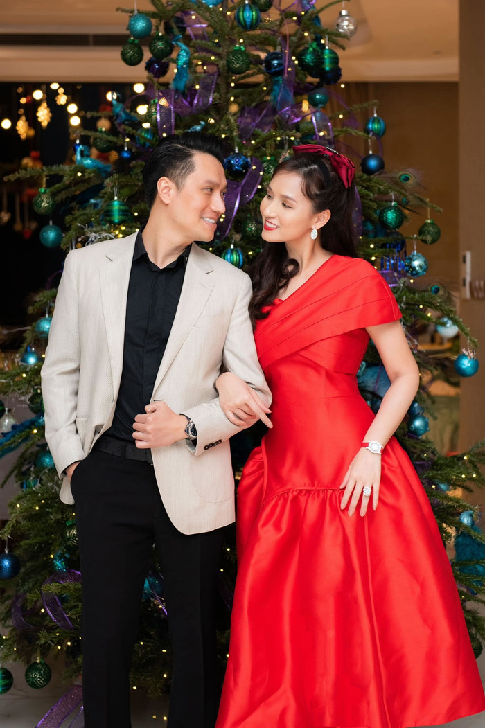 Việt Anh tình tứ với Lã Thanh Huyền.