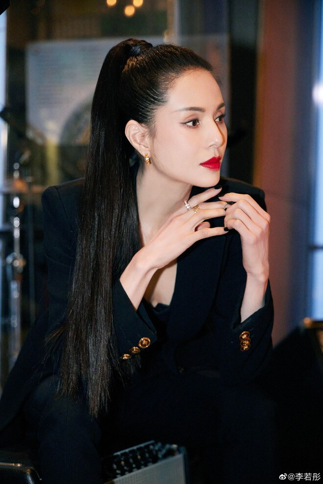 Lý Nhược Đồng giữ được nhan sắc tươi trẻ sau gần 30 năm thành công với vai diễn để đời trong phim Thần Điêu Đại Hiệp.