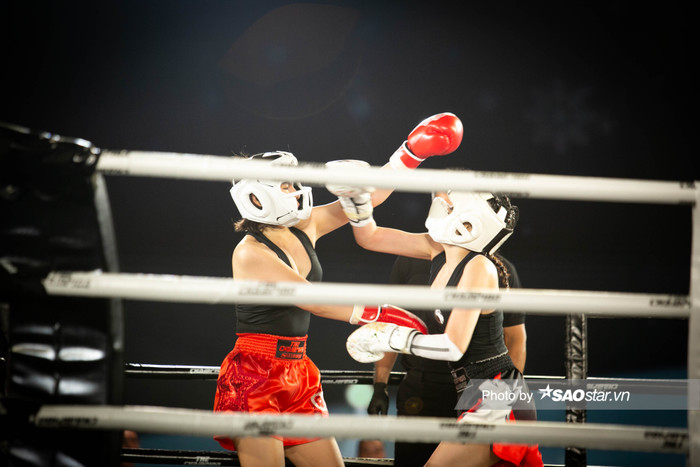 Cao Thái Hà - Quỳnh Thư chiến đấu quyết liệt trong hiệp 1.