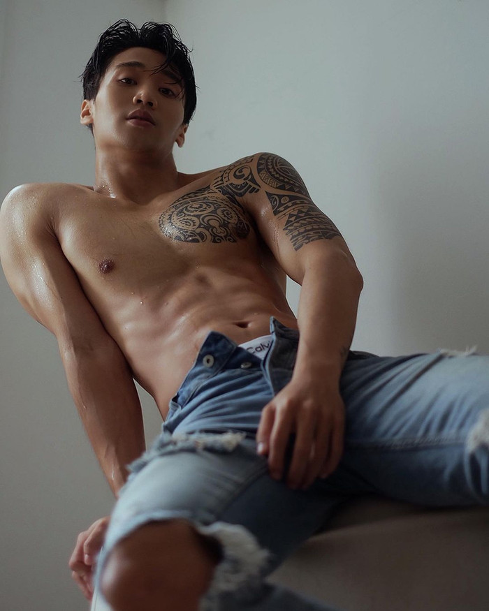 Người mẫu Tôn Kinh Lâm khiến công chúng xuýt soa với hình thể vạm vỡ, săn chắc. 