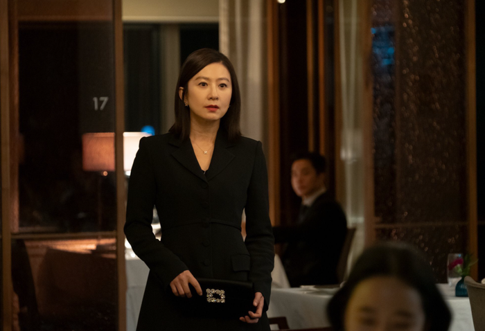 Dàn nữ CEO 'sang - xịn - mịn' trên phim Hàn: Son Ye Jin giàu sụ, Kim So Yeon sang chảnh không kém Ảnh 12