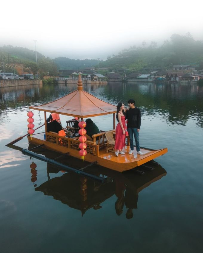 Mai Davika cùng bạn trai du ngoạn nơi bình yên, tạm xa những ồn ào thành phố.