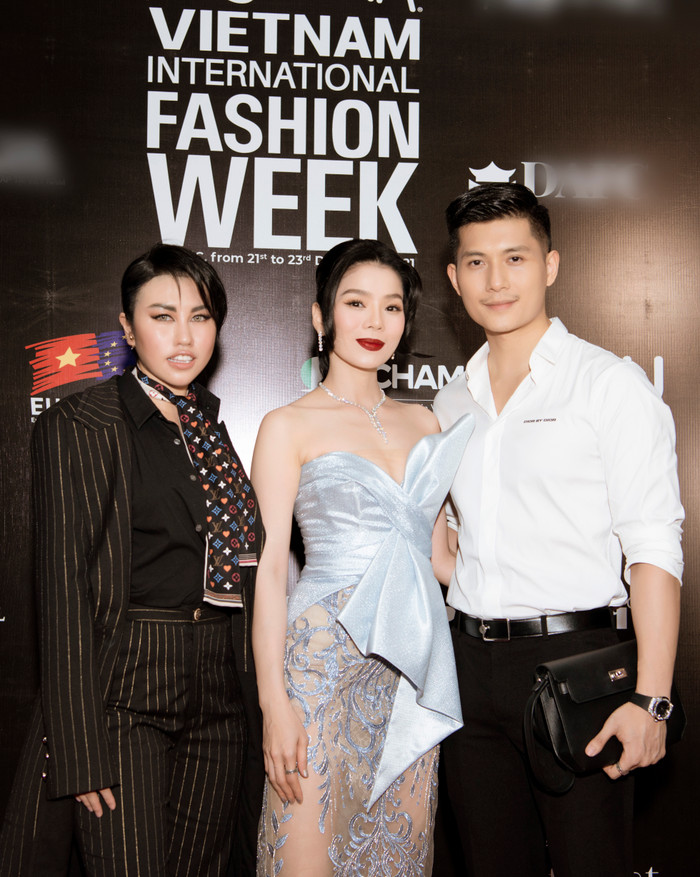 Emily Hồng Nhung khiến fan ngỡ ngàng không nhận ra khi đổi style menswear Ảnh 4