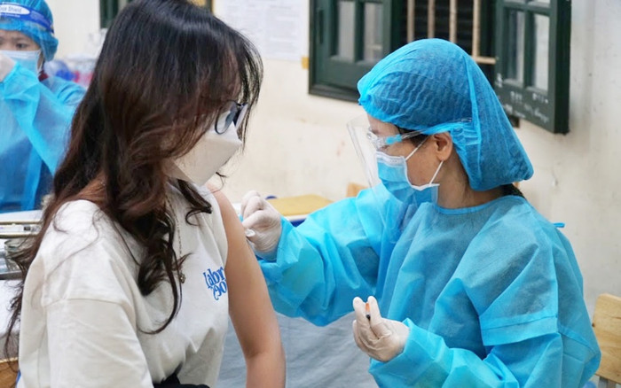 Tiếp nhận một số trường hợp trẻ co giật, ngất sau khi tiêm vaccine phòng chống Covid-19 Ảnh 2