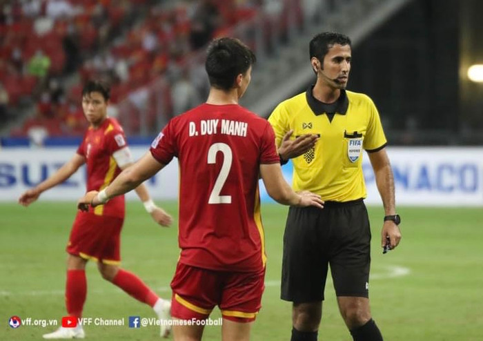 Trọng tài Qatar mắc nhiều sai lầm khiến Việt Nam thua Thái Lan 0-2. Ảnh: VFF