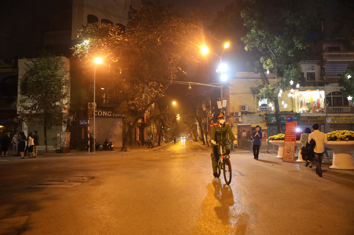 Khung cảnh đêm Noel vắng lặng khác hẳn với mọi năm