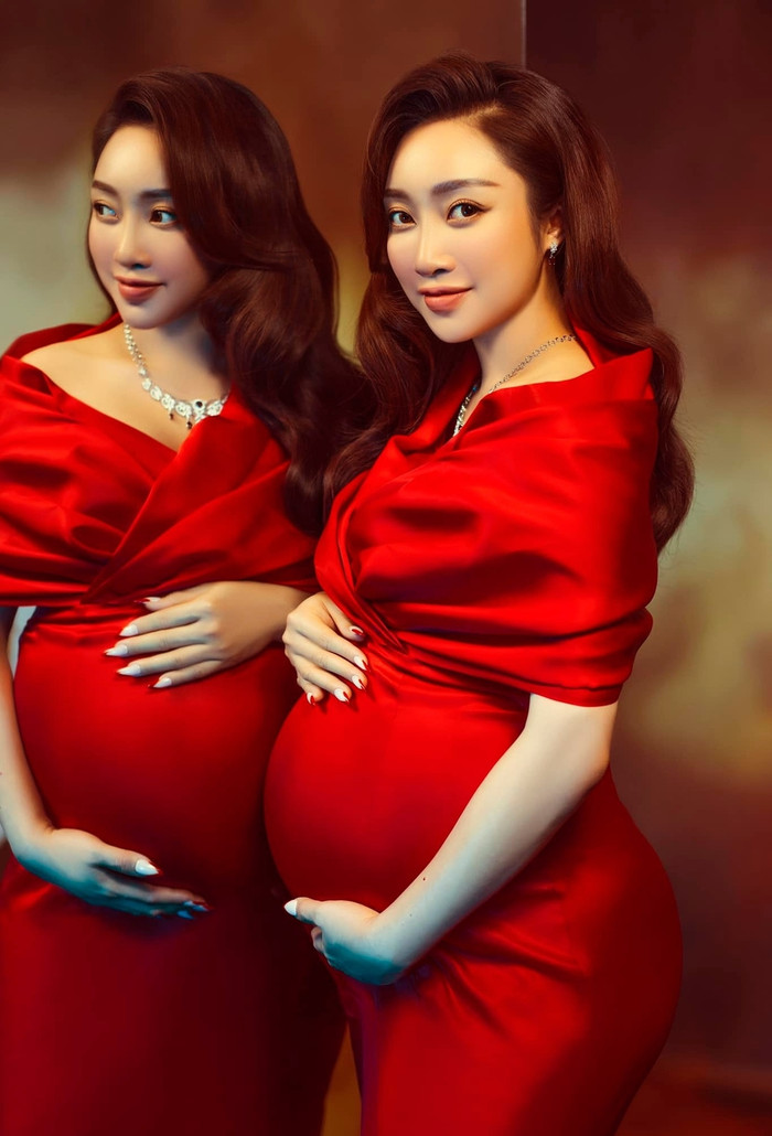 Dù đang ở những tháng cuối thai kỳ nhưng nhan sắc của cô vẫn vô cùng xinh đẹp.