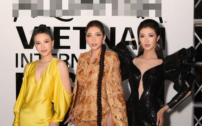 Chị em hoa hậu Đặng Thu Thảo - Yến Trang - Tường Vy xúng xính váy đầm, ngồi front row xem thời trang Ảnh 2