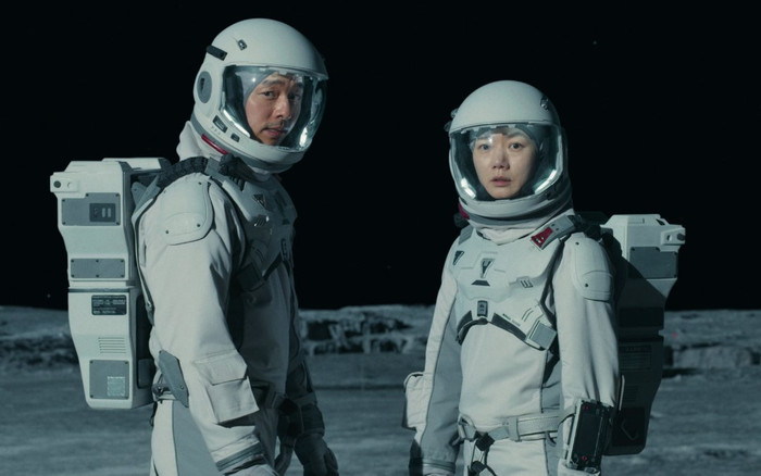 3 lý do khiến bạn không thể bỏ qua series 'The Silent Sea' của Gong Yoo và Bae Doona Ảnh 2