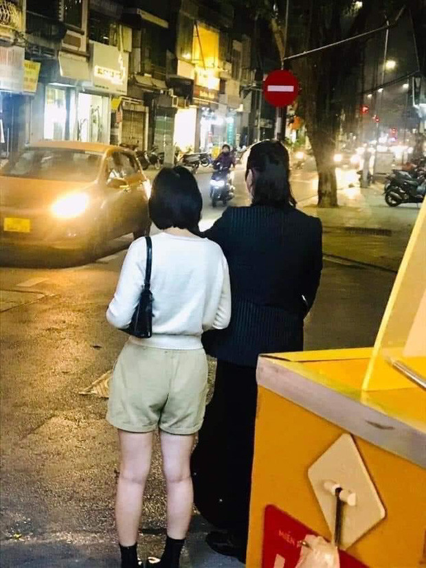 Lộ ảnh được cho là của Sơn Tùng và Hải Tú tay trong tay đêm Giáng sinh, thực hư thế nào? Ảnh 3