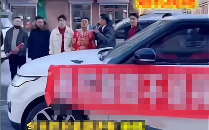 Đang đi rước dâu thì bị xe chặn ngang, chú rể ra xem thì giận tím mặt khi biết danh tính kẻ khiêu khích Ảnh 2