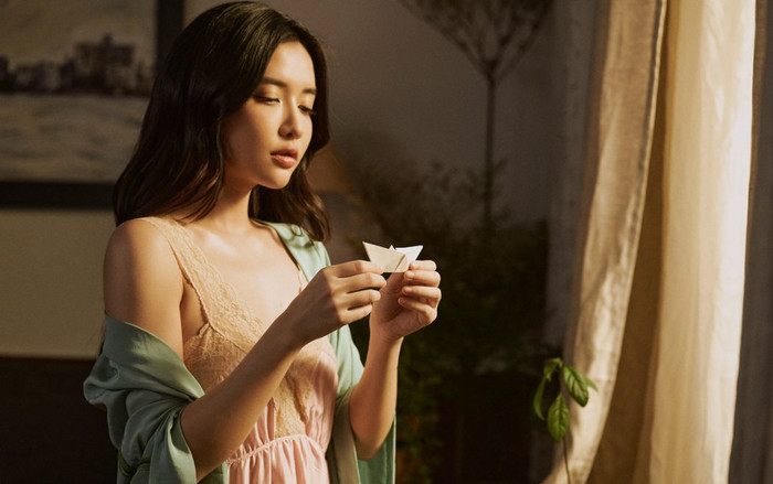 Bích Phương để lộ dấu vết lạ trên cổ, netizen vào hỏi thằng: 'Ai hickey Bích Phương thế này?' Ảnh 2