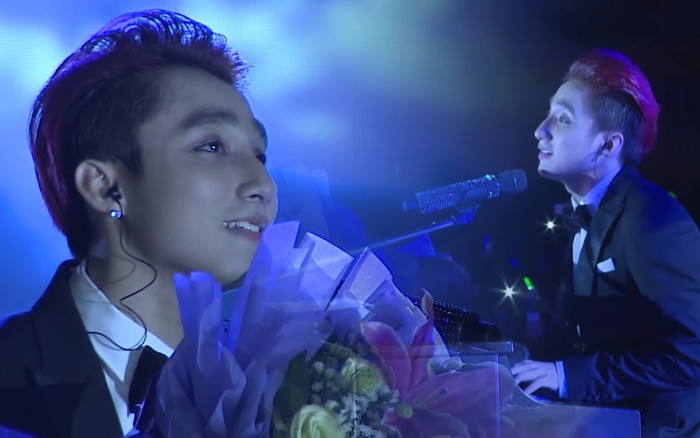 Sơn Tùng bật khóc ngay trên sân khấu khi trình diễn ca khúc đặc biệt này Ảnh 2