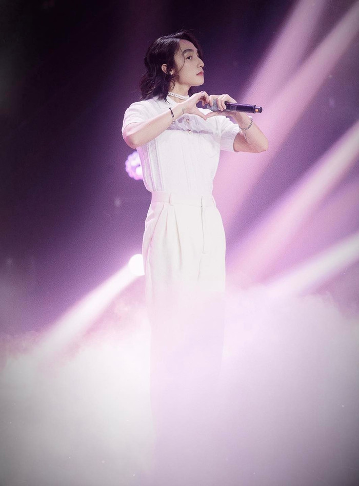 Sơn Tùng bật khóc ngay trên sân khấu khi trình diễn ca khúc đặc biệt này Ảnh 3