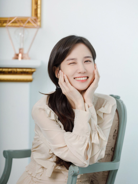 Top 10 nữ diễn viên Hàn xinh đẹp nhất theo bình chọn: Kim Yoo Jung suýt thua trước Kim Hye Yoon Ảnh 7