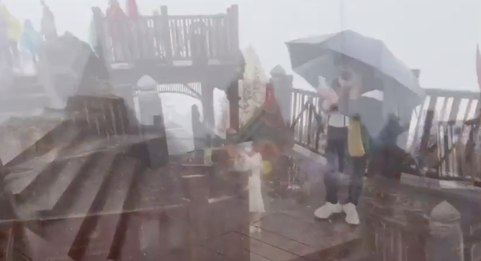 Tuyết phủ trắng xóa trên đỉnh Fansipan Ảnh 1