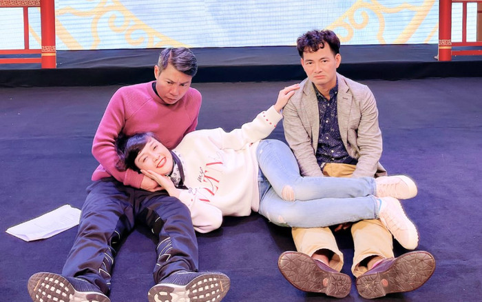 NSND Công Lý bất ngờ xuất hiện ở sân khấu Táo Quân 2022, đồn đoán Trấn Thành thay thế là không có? Ảnh 2