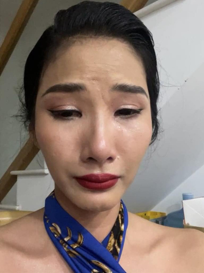 Hoàng Thùy còn khóc nức nở vì bị nghi ngờ chuyện không có.