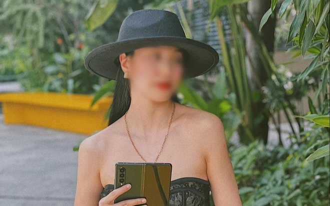 Chân dung 'mẹ kế' nghi bạo hành bé gái 8 tuổi tử vong: Nói đạo lý, hay khoe hình ảnh sang chảnh trên MXH Ảnh 2