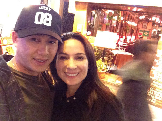 Mẹ qua đời từ khi Phi Nhung còn nhỏ nên cố ca sĩ là người nuôi dạy và chăm sóc người em trai ruột.