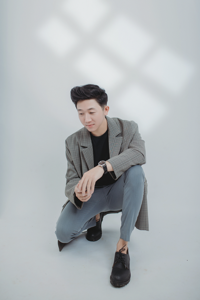 Nam giáo viên Nguyễn Dương Phúc hiện đang giảng dạy môn Mỹ thuật tại Trường THCS Suối Kiết 