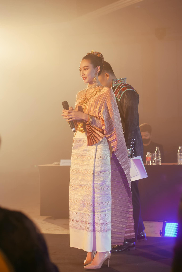 Thuỳ Tiên mặc lại váy của Á hậu chuyển giới Thái Lan, nhan sắc quyến rũ 'bất phân thắng bại' Ảnh 5