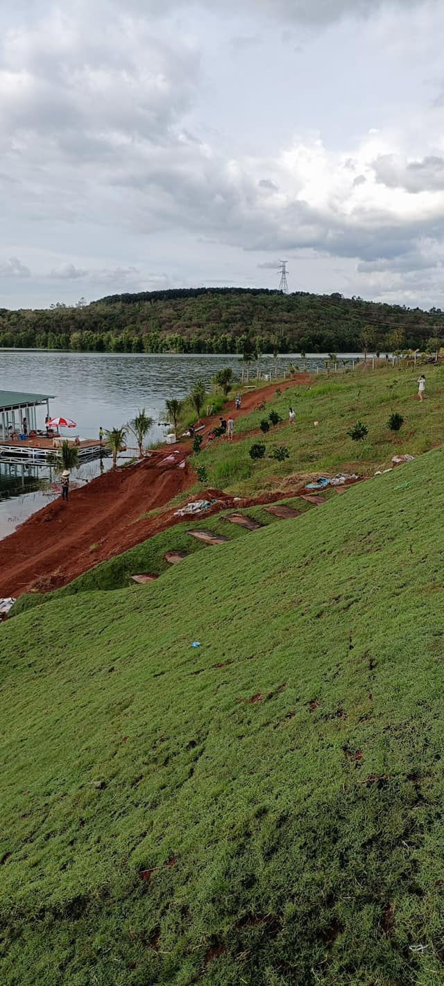  Chia sẻ về nông trại này, Cường Đô La cho biết đây chỉ là 'một chiếc vườn nho nhỏ dành cho gia đình và bạn bè' có thể đến cắm trại và chèo sup (bộ môn ván lướt sóng có mái chèo).